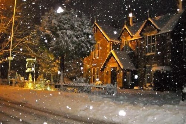 Depan hartanah - siang/malam