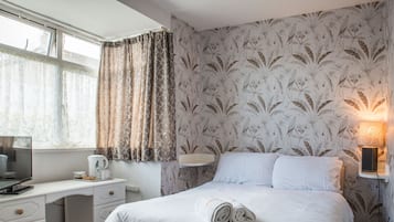 Standard Double Room, Shared Bathroom | Iron/ironing board, free WiFi, bed sheets