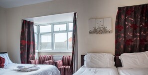 Een strijkplank/strijkijzer, gratis wifi, beddengoed