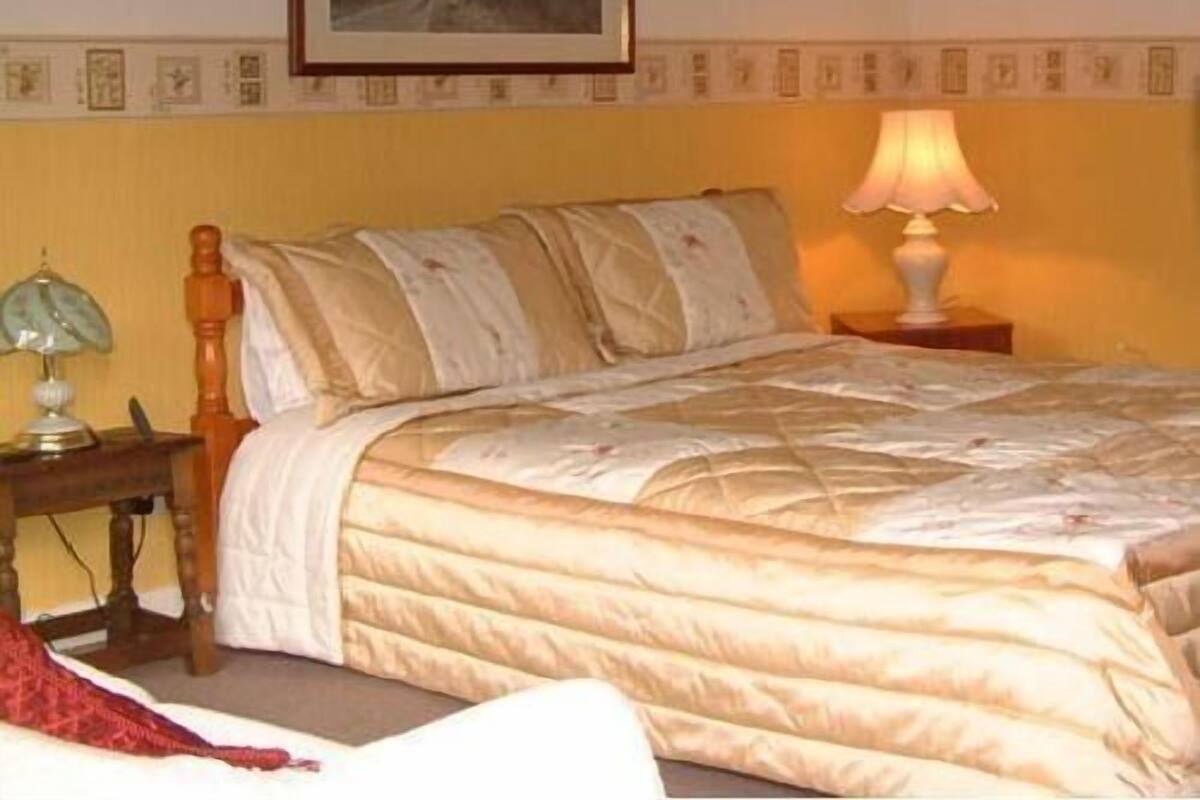 Double Room, 1 Double Bed, Ensuite (Large) | In-room safe, blackout drapes, WiFi (free), individually decorated