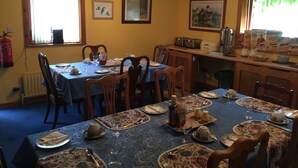 Breakfast area - Rolands Croft Guest House (Pontefract)