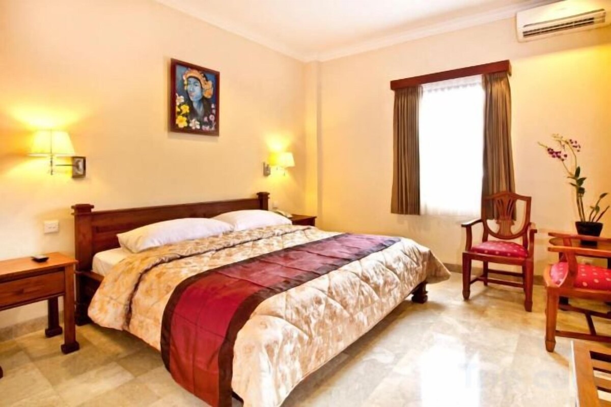 Minibar, in-room safe, desk, iron/ironing board (on request)
