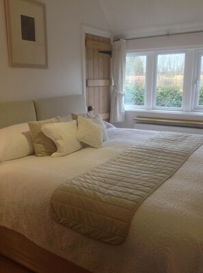 Habitación superior con 1 cama doble o 2 individuales, baño privado