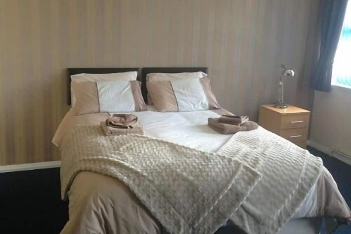 Double or Twin Room, Shared Bathroom (Super)