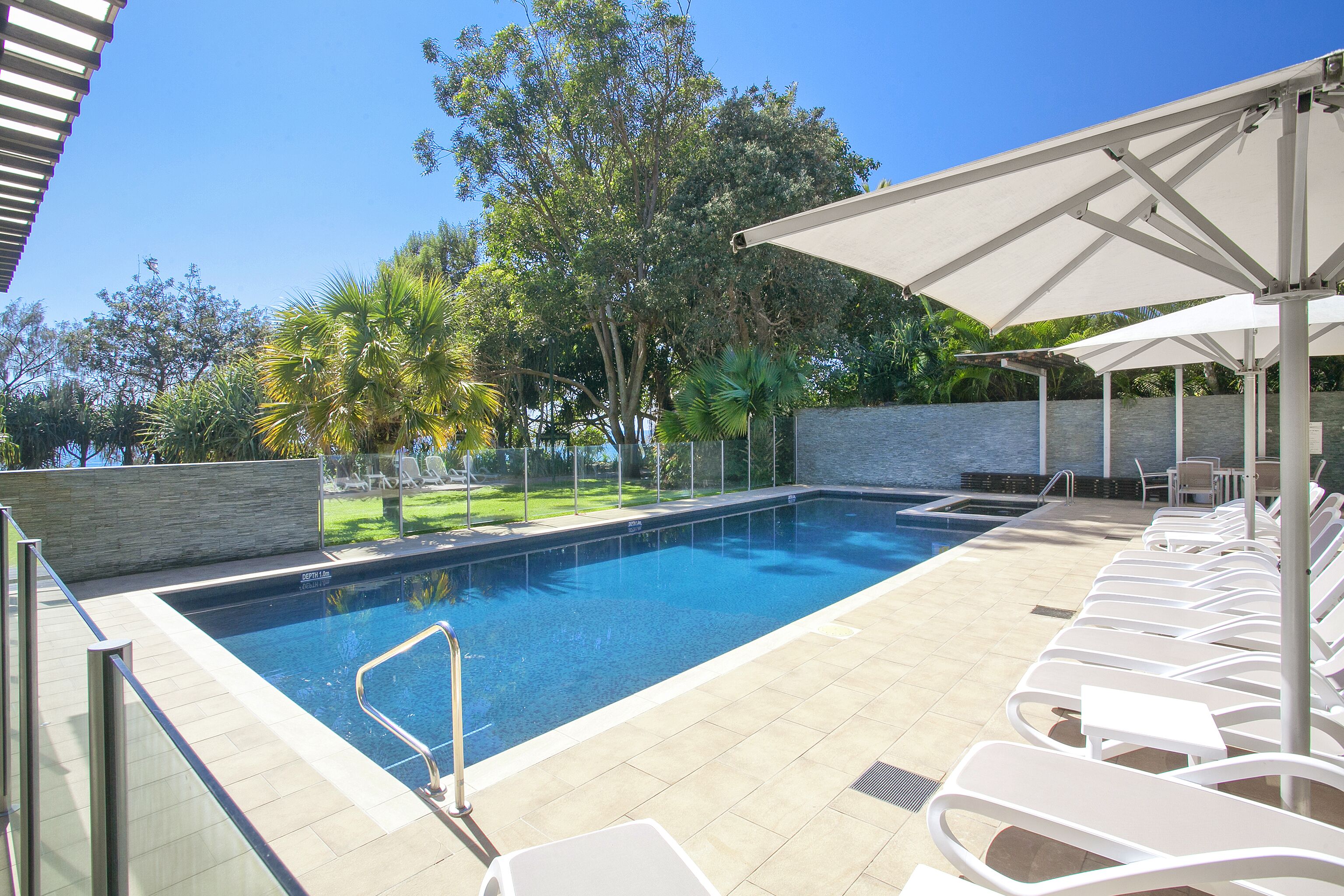 Maison Noosa Beachfront Resort — image 3