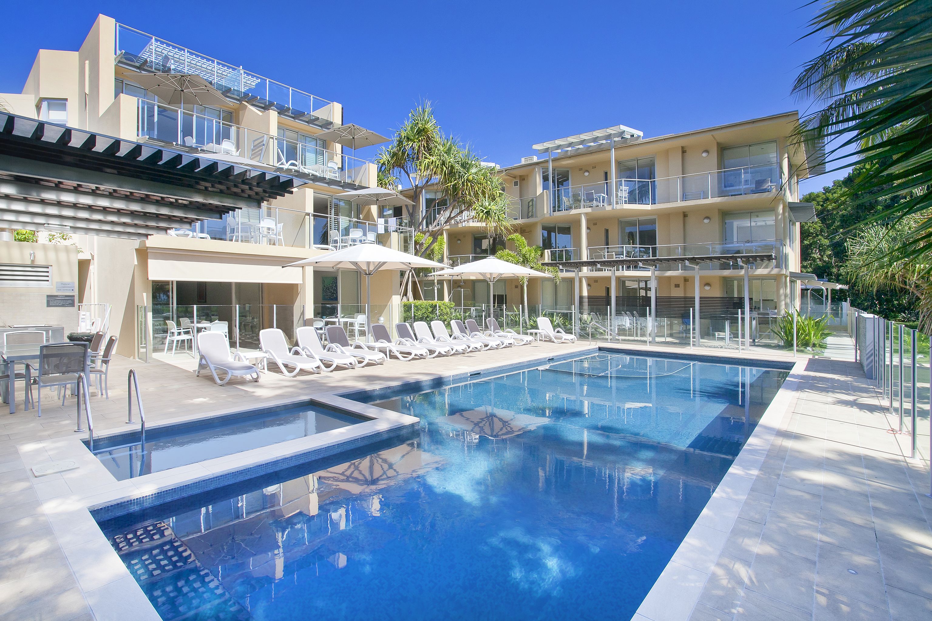 Maison Noosa Beachfront Resort — image 1