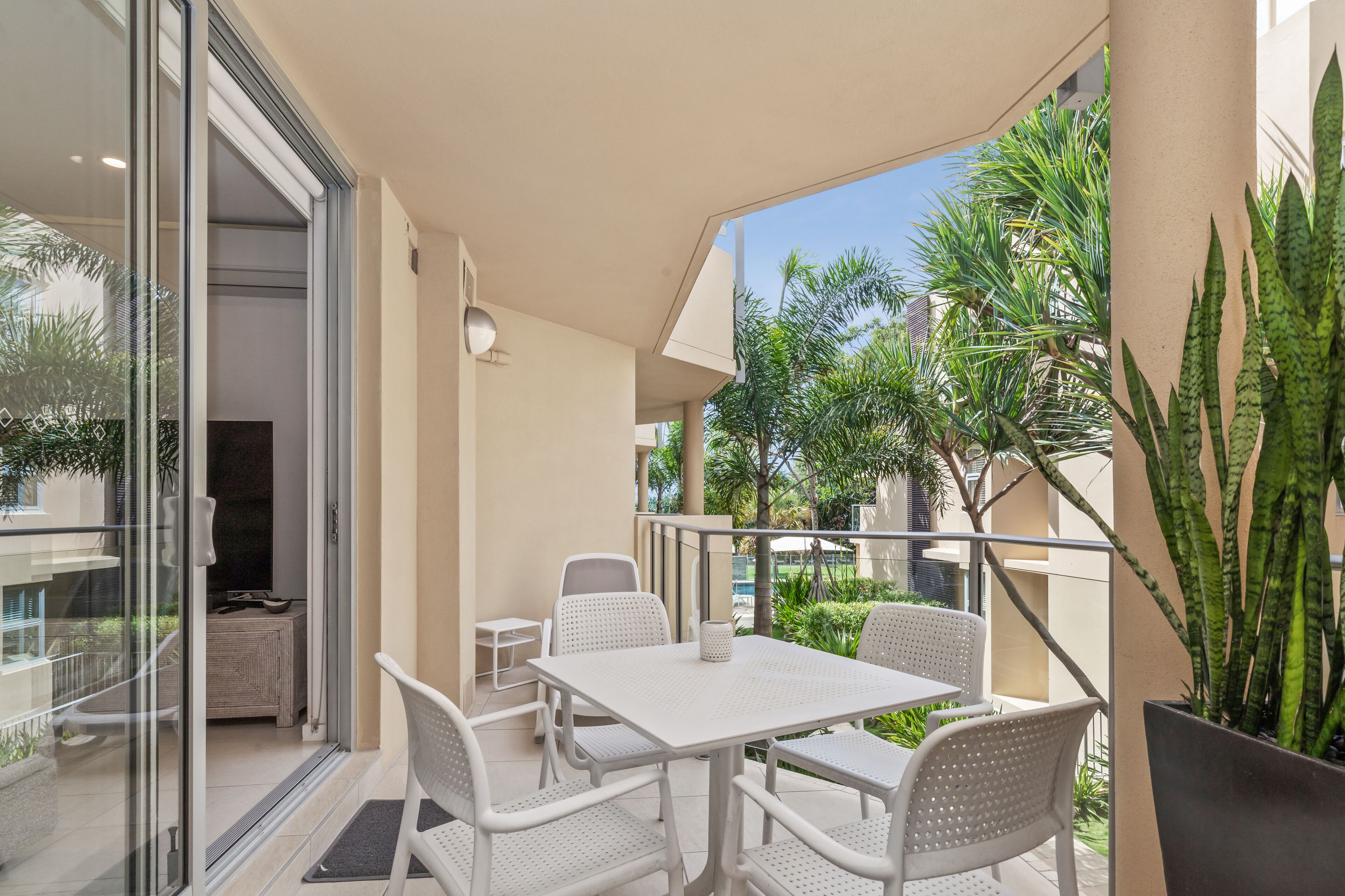 Maison Noosa Beachfront Resort — image 20