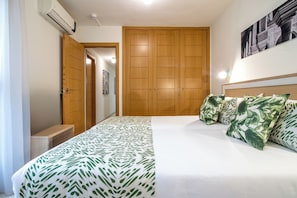 Standard-Apartment, 2 Schlafzimmer | 1 Schlafzimmer, individuell dekoriert, Schreibtisch