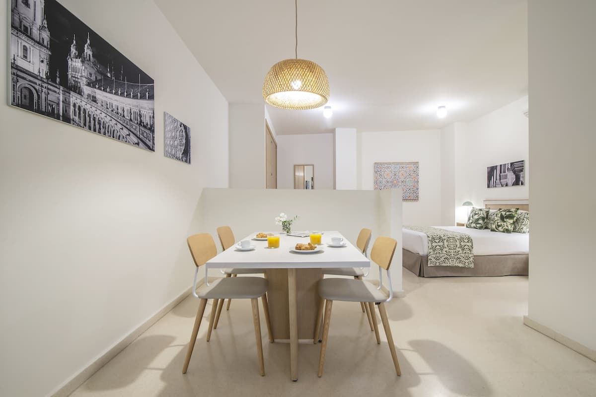 Studio | 1 bedroom, individually decorated, desk, iron/ironing board