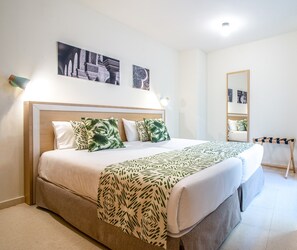 Décoration personnalisée, bureau, fer et planche à repasser