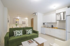 Studio | Eigene Küche | Kühlschrank, Mikrowelle, Herdplatte, Geschirrspüler