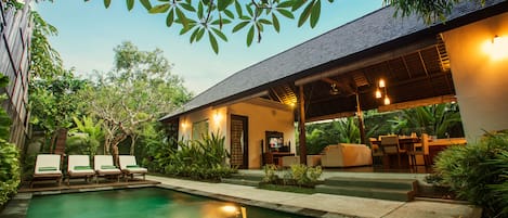 Outdoor pool, pool umbrellas, sun loungers