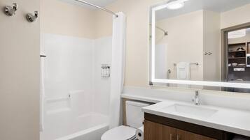 Artículos de tocador gratuitos, secador de pelo, toallas