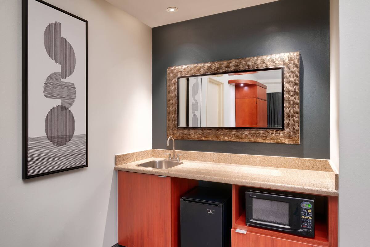 suite, 1 bedroom, non smoking | desk, laptop workspace, iron/ironing board, rollaway beds