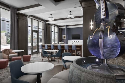 Hampton Inn & Suites Austin @ The University / Capitol