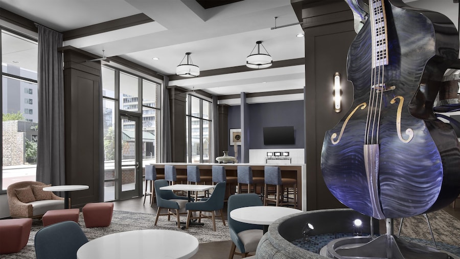 Hampton Inn & Suites Austin @ The University / Capitol