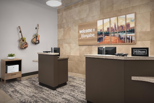 Hampton Inn & Suites Austin @ The University / Capitol