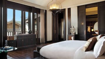 Premium bedding, down comforters, minibar, in-room safe