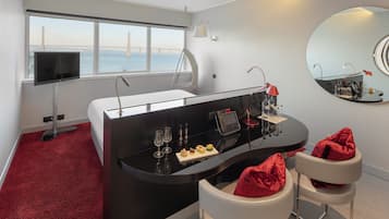 Ropa de cama de alta calidad y minibar