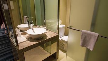 Double Room (Extreme Sassy) | Bathroom | Shower, free toiletries, towels