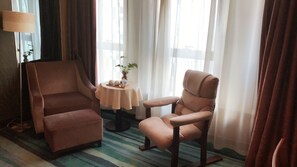 Dobbeltrom (Ultra Sassy) | Safe på rommet, skrivebord, lydisolert og ekstrasenger (mot et tillegg)