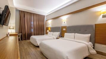 Habitación superior, 2 camas de matrimonio | Ropa de cama de alta calidad, caja fuerte, escritorio