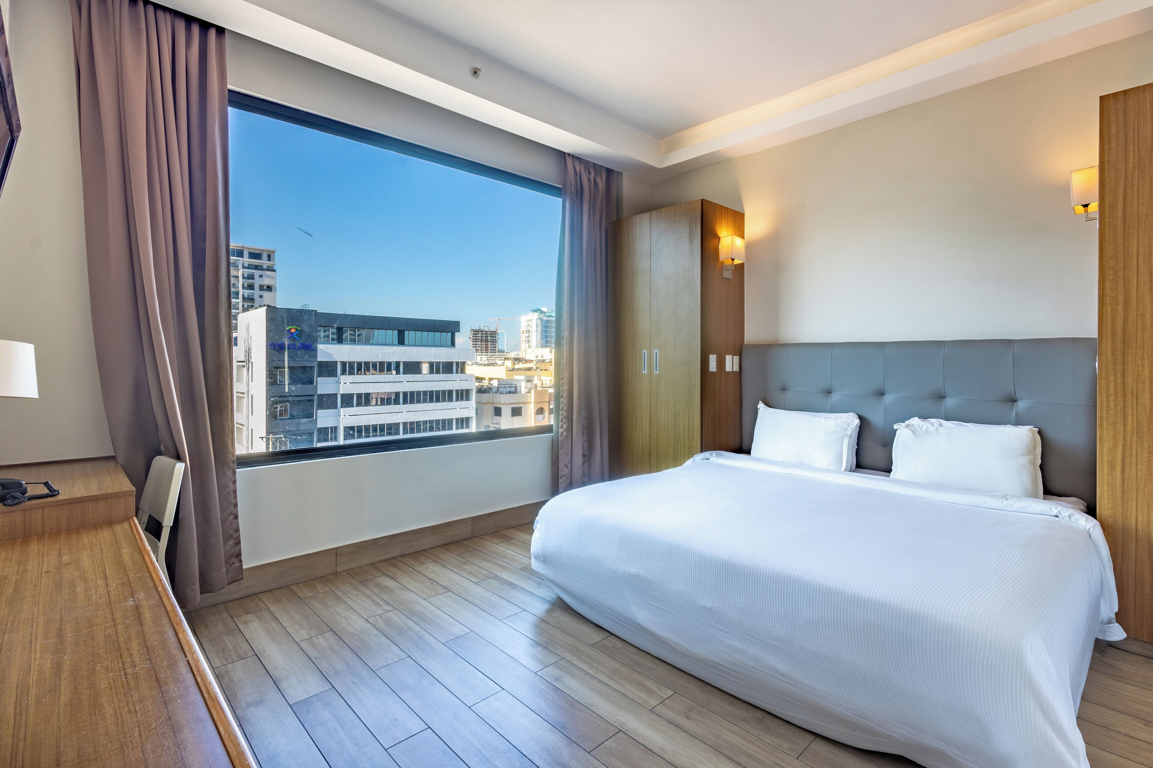 Superior Room, 1 King Bed | Premium bedding, in-room safe, desk, laptop workspace
