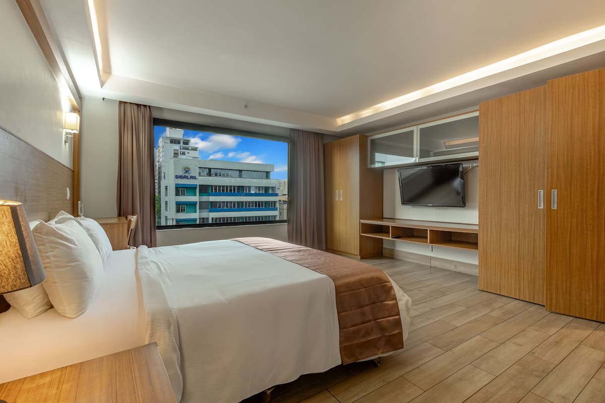 Literie de qualité supérieure, coffres-forts dans les chambres, bureau