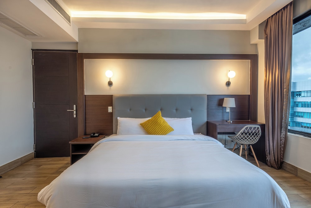 Weston Suites Hotels by null