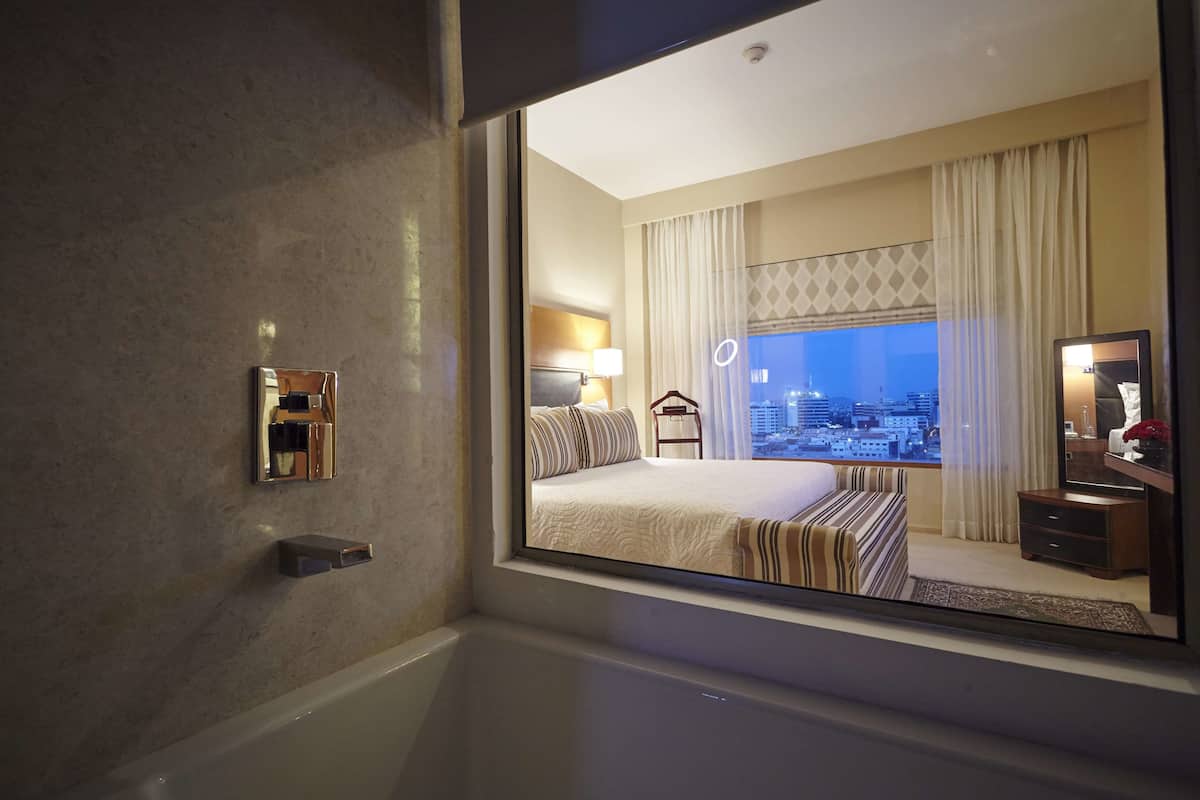 shower, rainfall showerhead, free toiletries, hair dryer