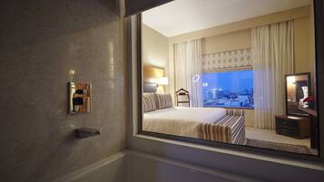 Shower, rainfall showerhead, free toiletries, hair dryer