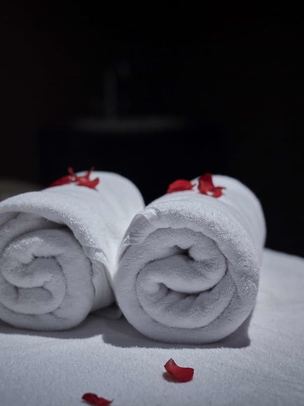 Körperbehandlungen, Aromatherapie, Tiefengewebe-Massagen, Sportmassagen