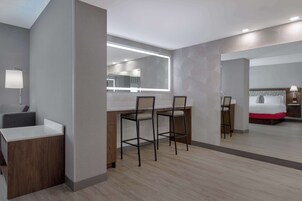 Cubrecamas, wifi gratis, ropa de cama y despertador 