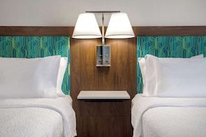 Down duvets, free WiFi, bed sheets, alarm clocks - Hampton Inn by Hilton Brampton Toronto (Brampton)