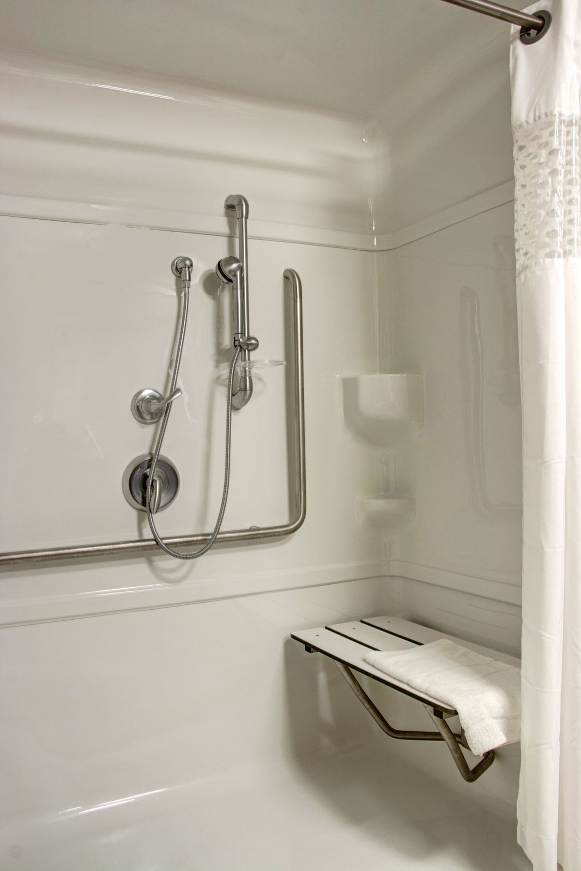 Bathroom | Combined shower/tub, hair dryer, towels
