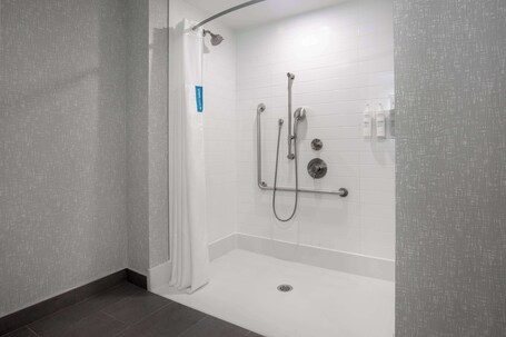 Hampton Inn by Hilton Brampton Toronto - Image 17