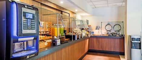 Petit déjeuner complet compris tous les jours