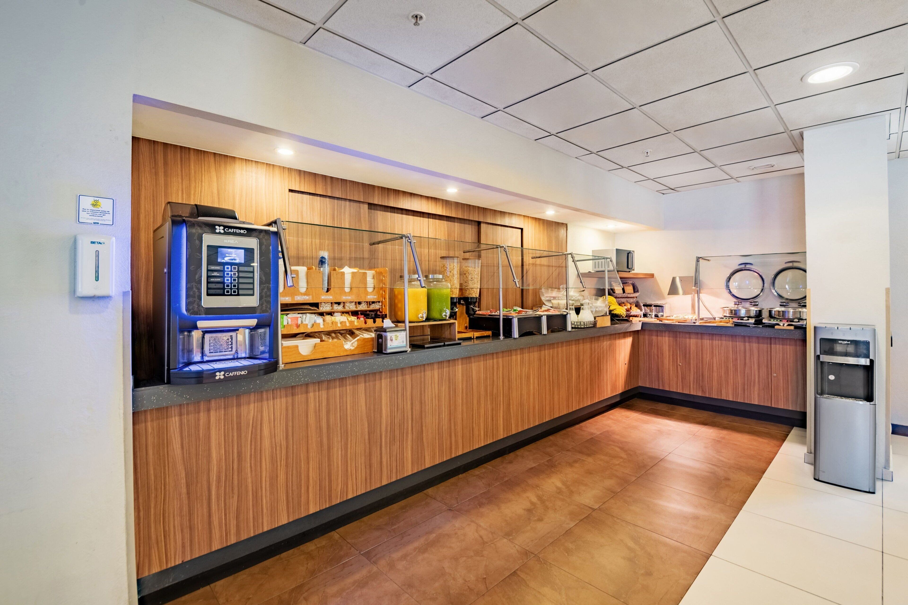 free daily full breakfast