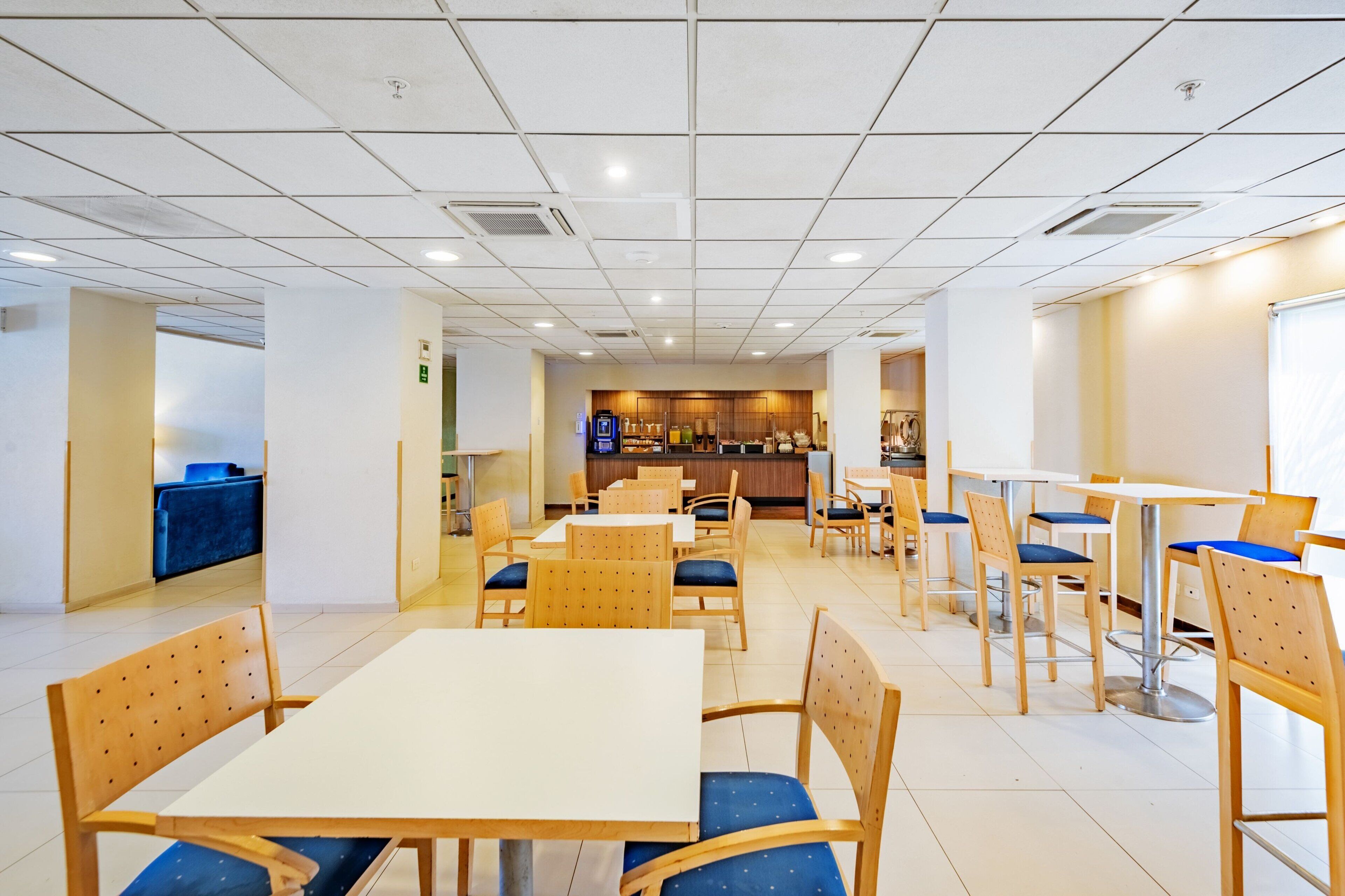 free daily full breakfast