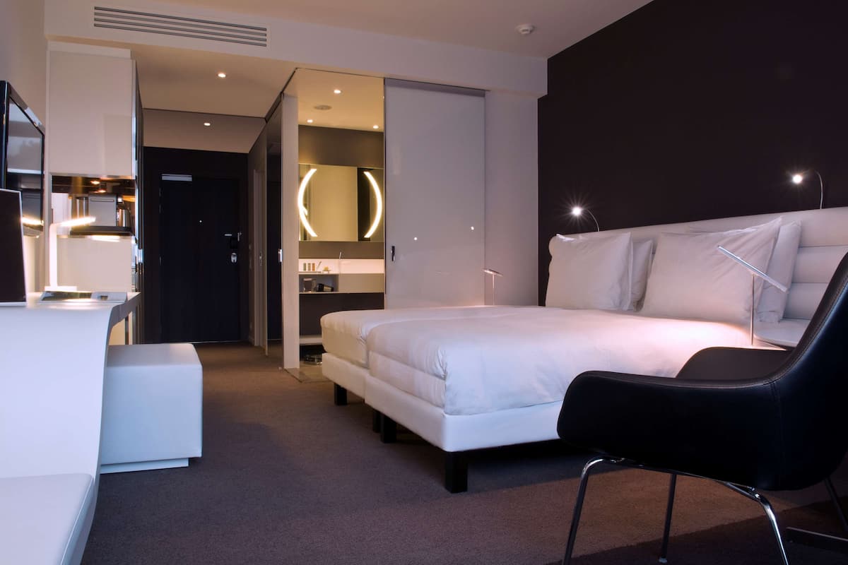 Ropa de cama de alta calidad, camas Select Comfort y minibar