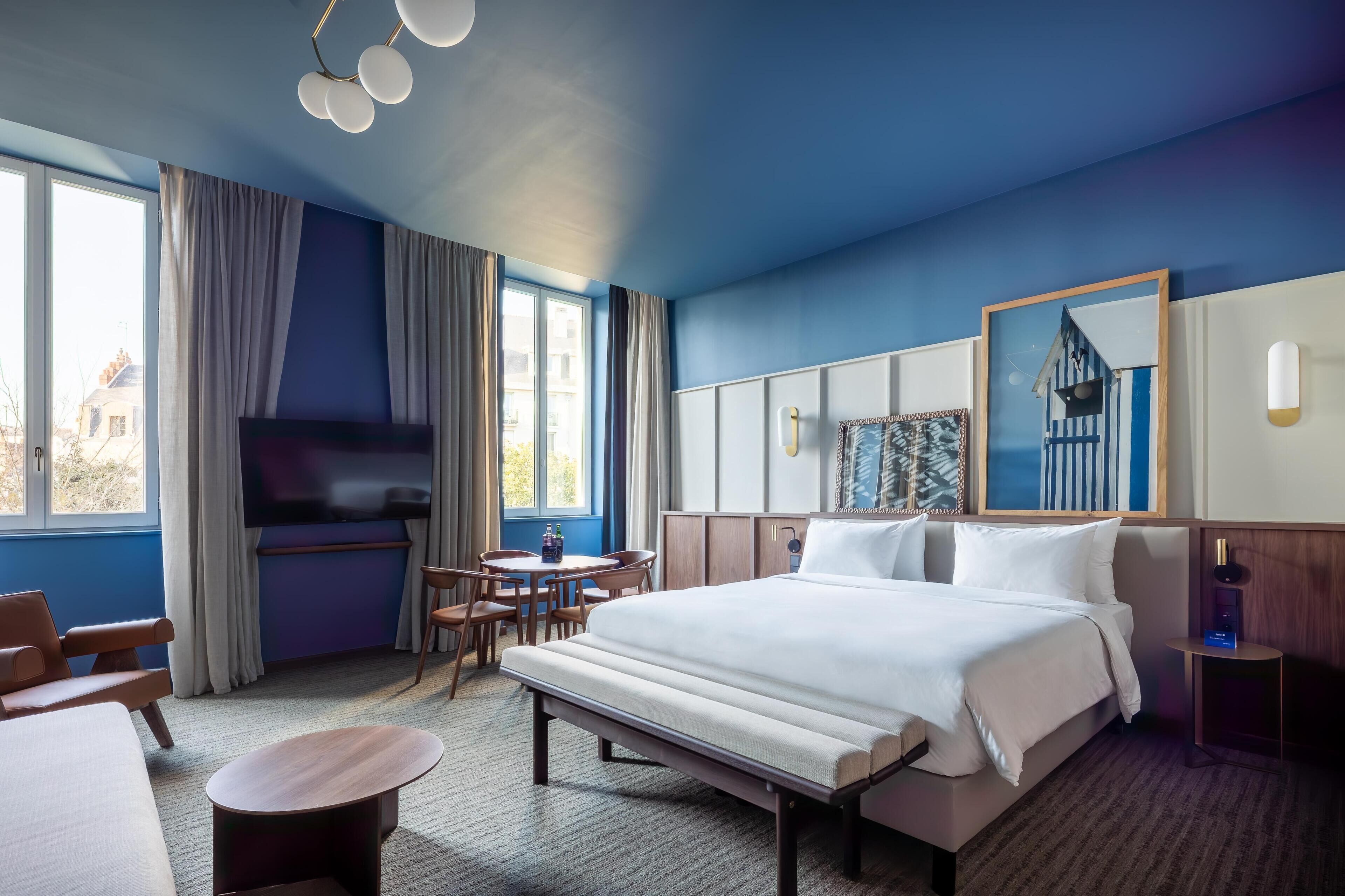 Suite junior | Ropa de cama de alta calidad, camas Select Comfort y minibar 