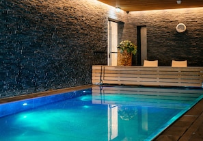 Sauna, steam room, Turkish bath/hammam, body treatments, mud baths