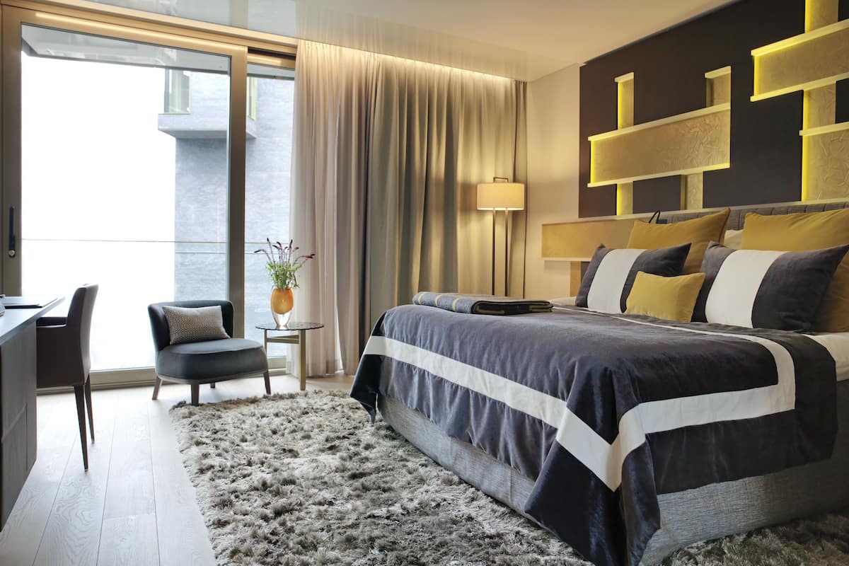 superior room | egyptian cotton sheets, premium bedding, down duvets, minibar