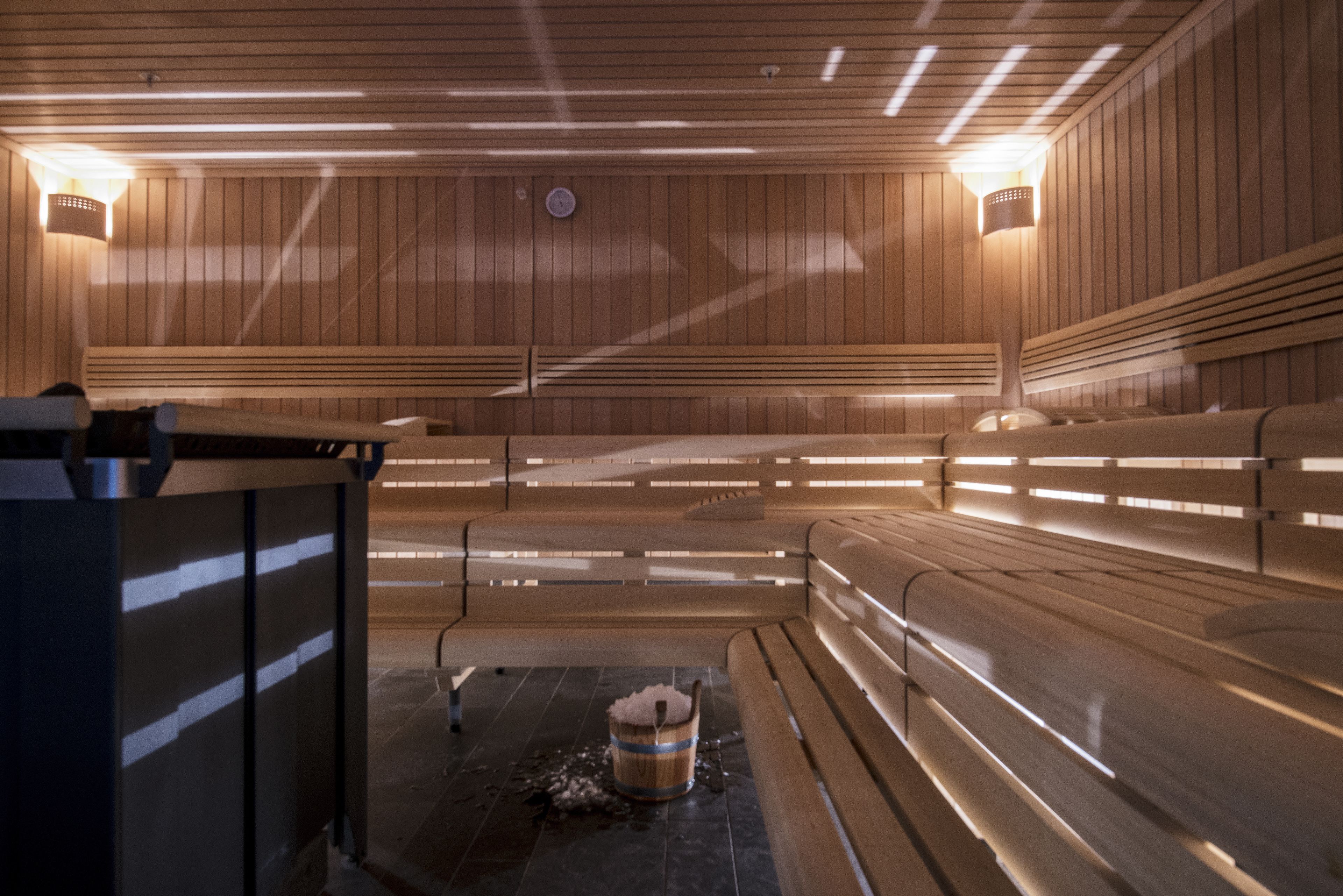 sauna, steam room, turkish bath/hammam, body treatments, mud baths