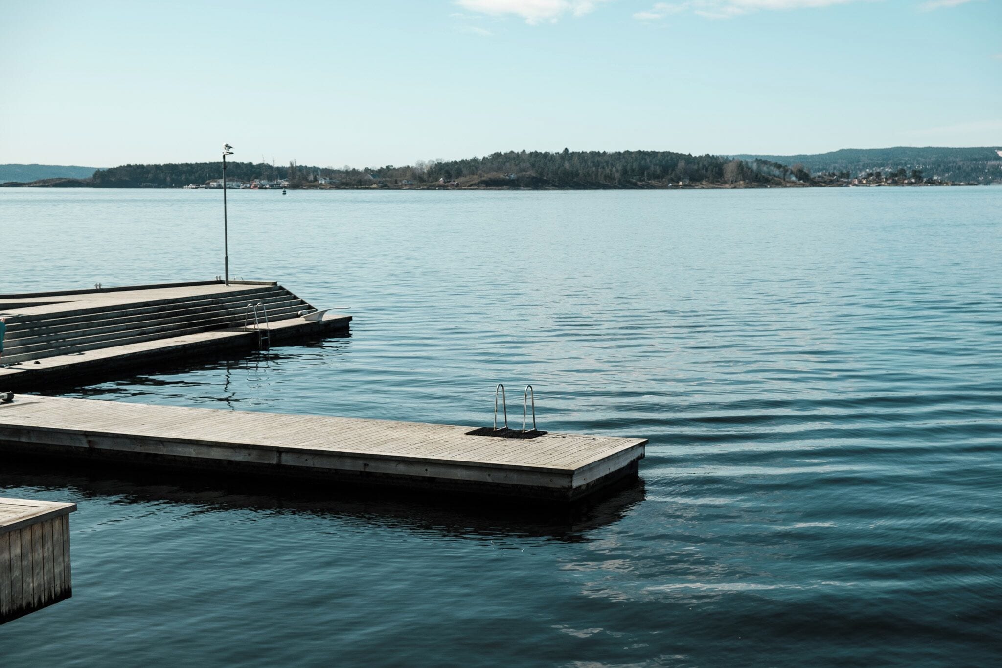 Beach nearby, beach towels, fishing