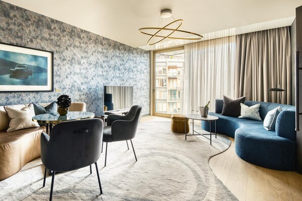 Egyptian cotton sheets, premium bedding, down comforters, minibar