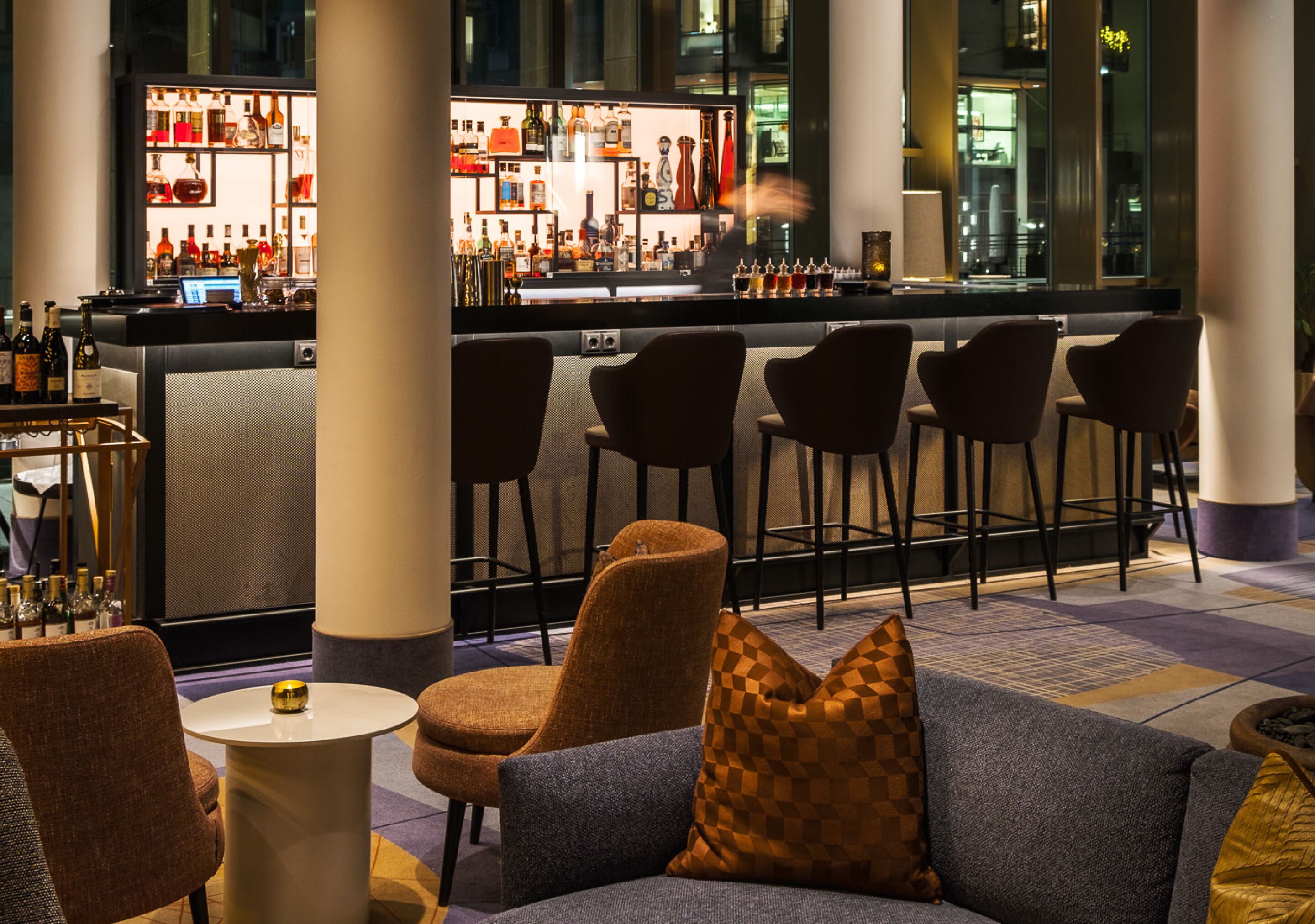 2 bars/lounges, rooftop bar