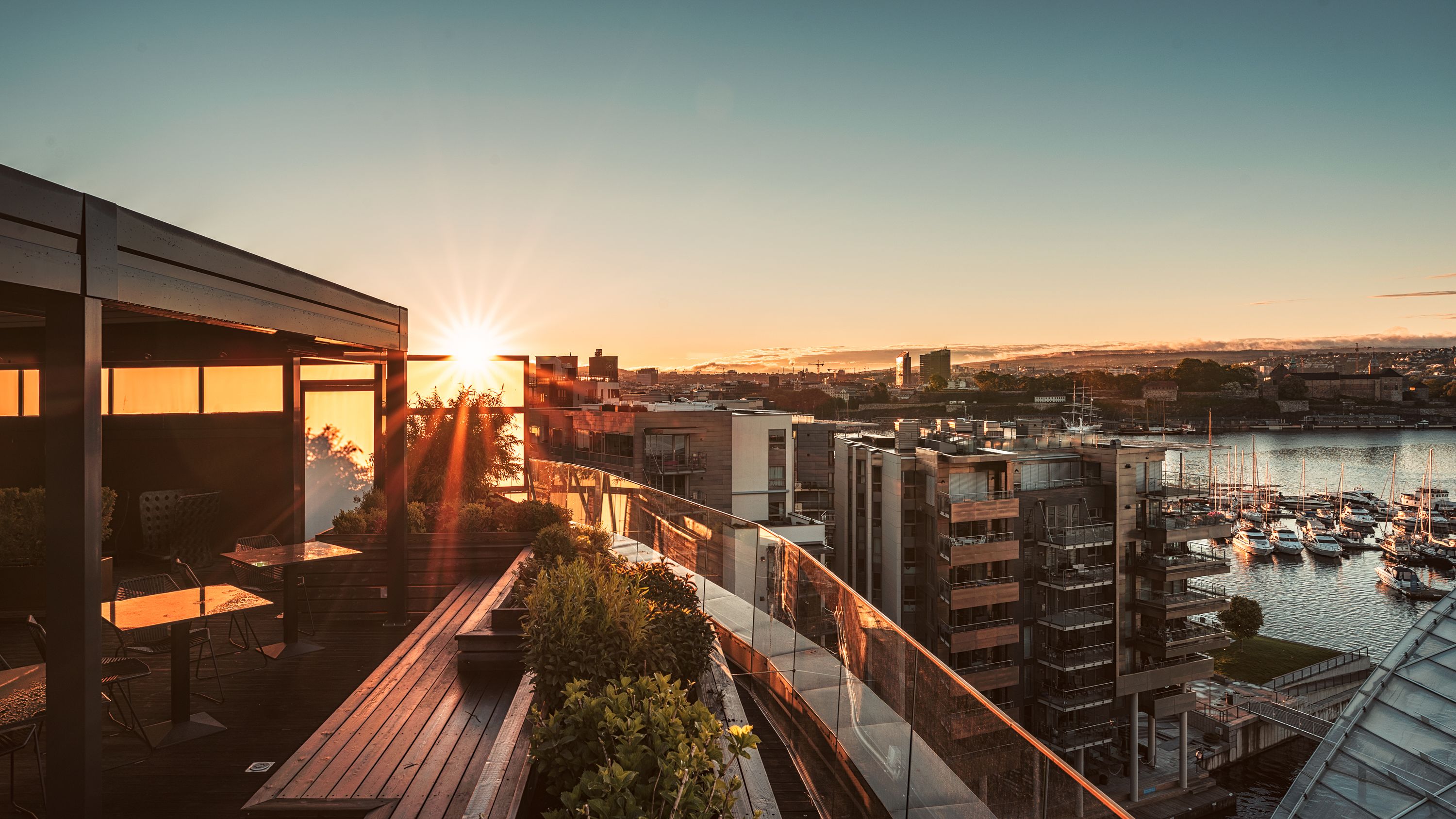 2 restaurants, breakfast, lunch, dinner served; scandinavian cuisine