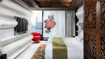 Minibar, odada kasa, masa, ütü/ütü masası