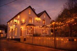 Double Room, Ensuite | Exterior - The Black Swan (Helston)